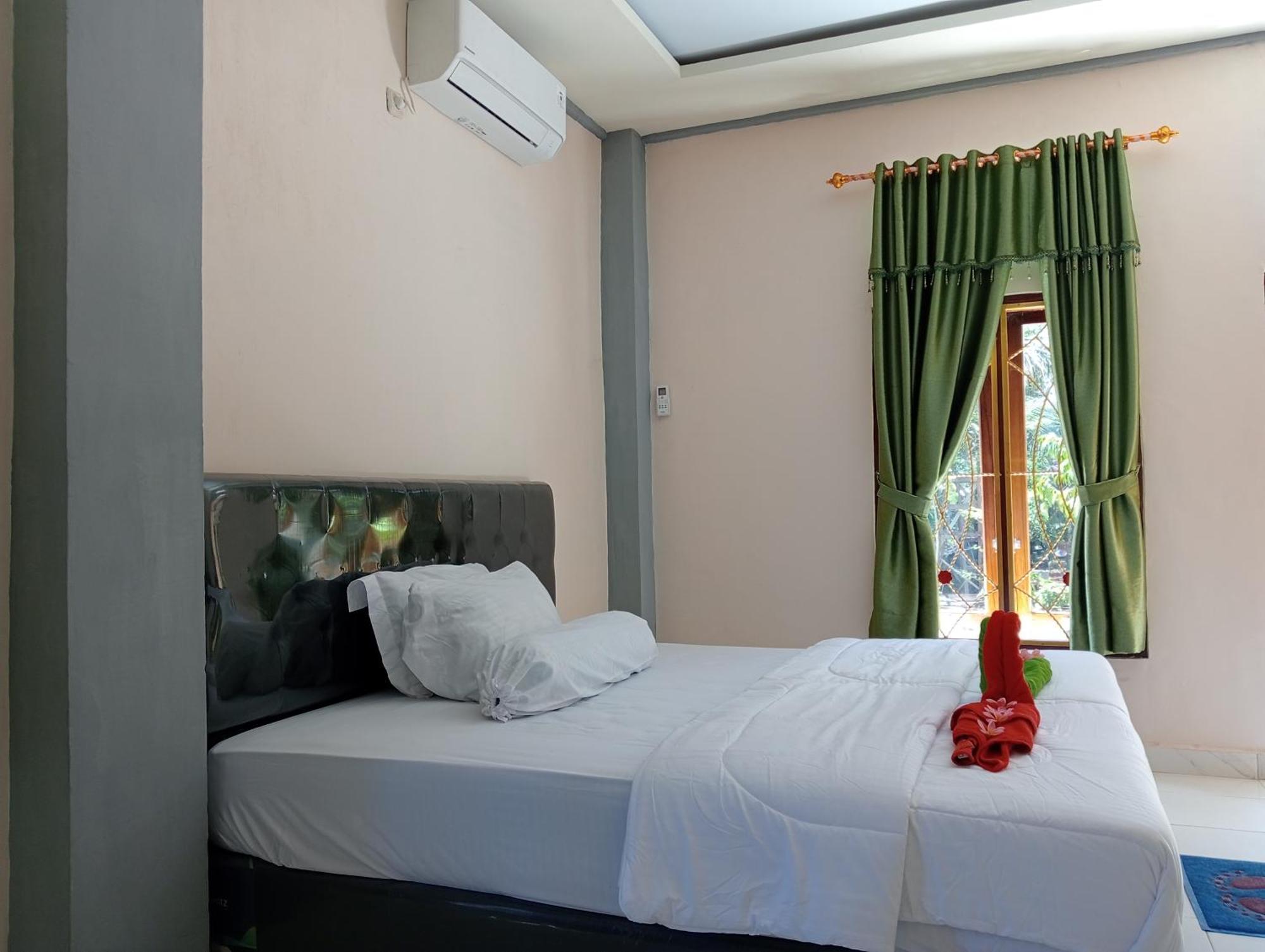 Yusilver Guest House Labuan Bajo Phòng bức ảnh