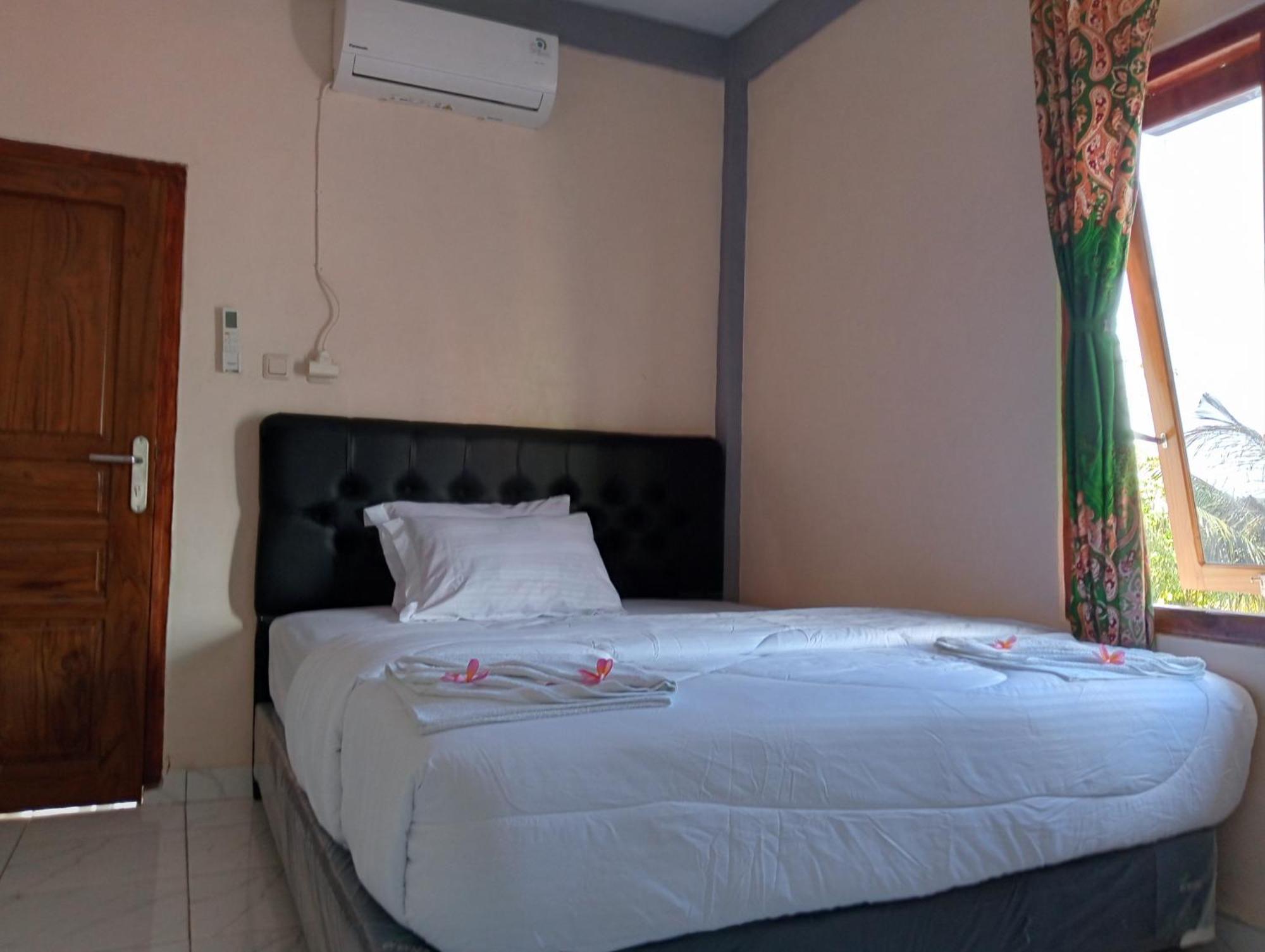 Yusilver Guest House Labuan Bajo Phòng bức ảnh