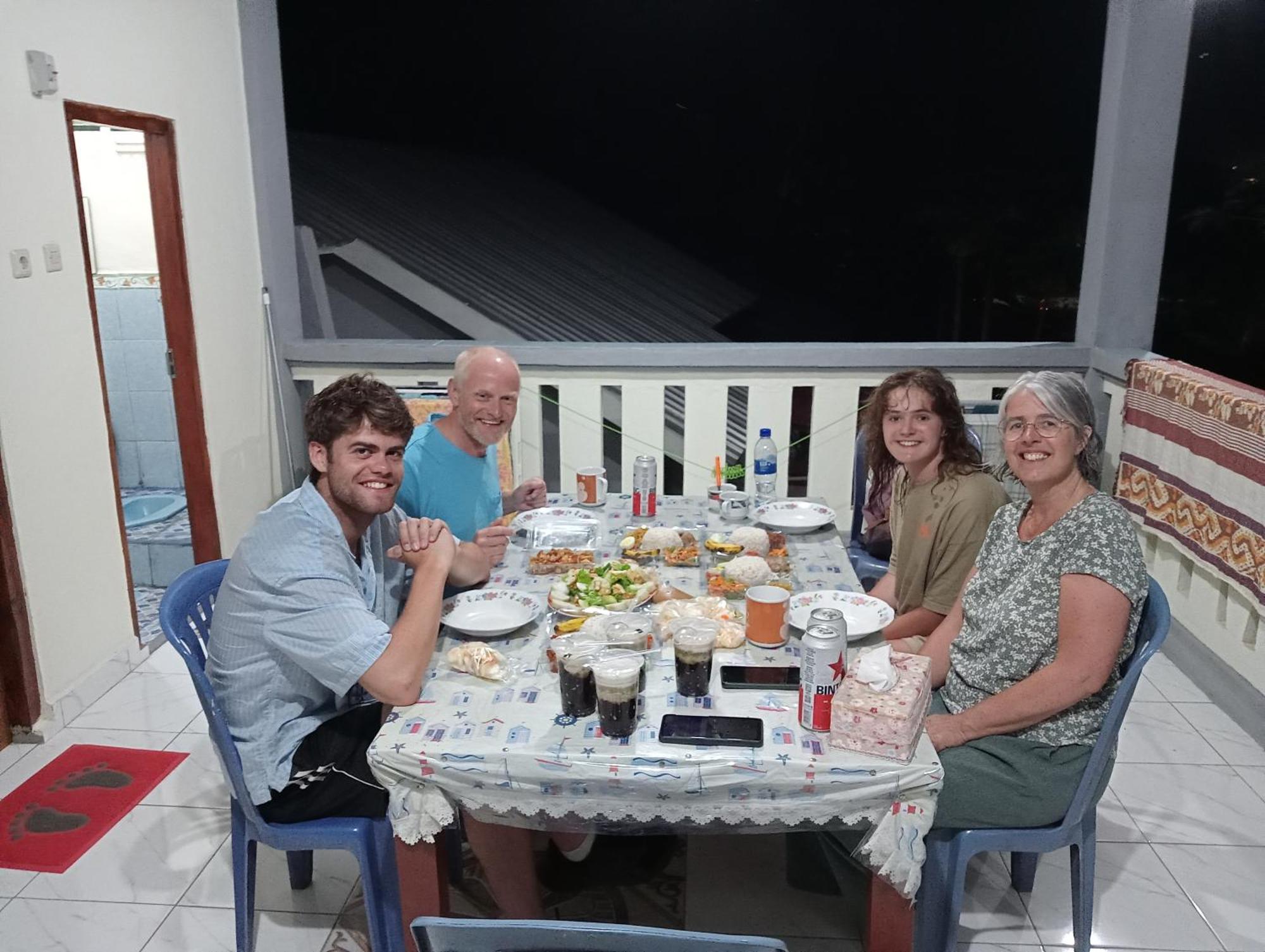 Yusilver Guest House Labuan Bajo Ngoại thất bức ảnh
