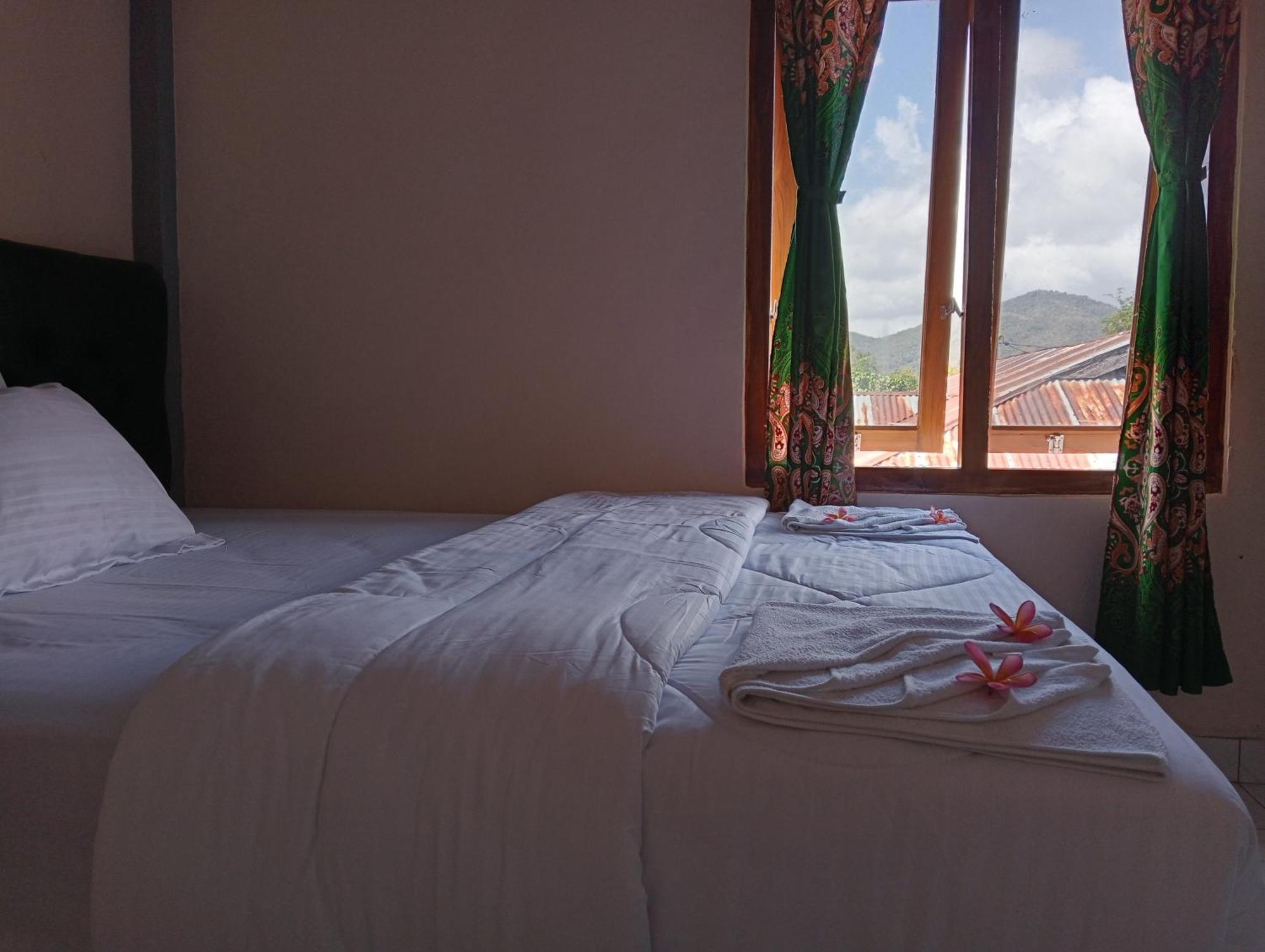 Yusilver Guest House Labuan Bajo Ngoại thất bức ảnh